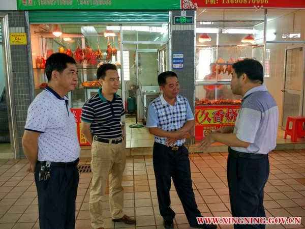 2016年5月13日，市经信局潘文忠副局长率队到梅州城区考察农贸市场建设及管理，学习借鉴先进经验。.jpg