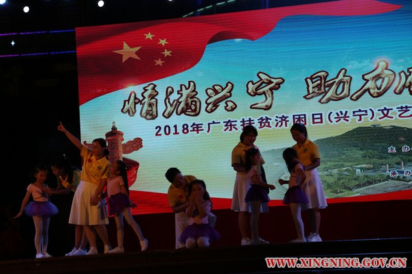 手语歌舞《一路芬芳》.jpg